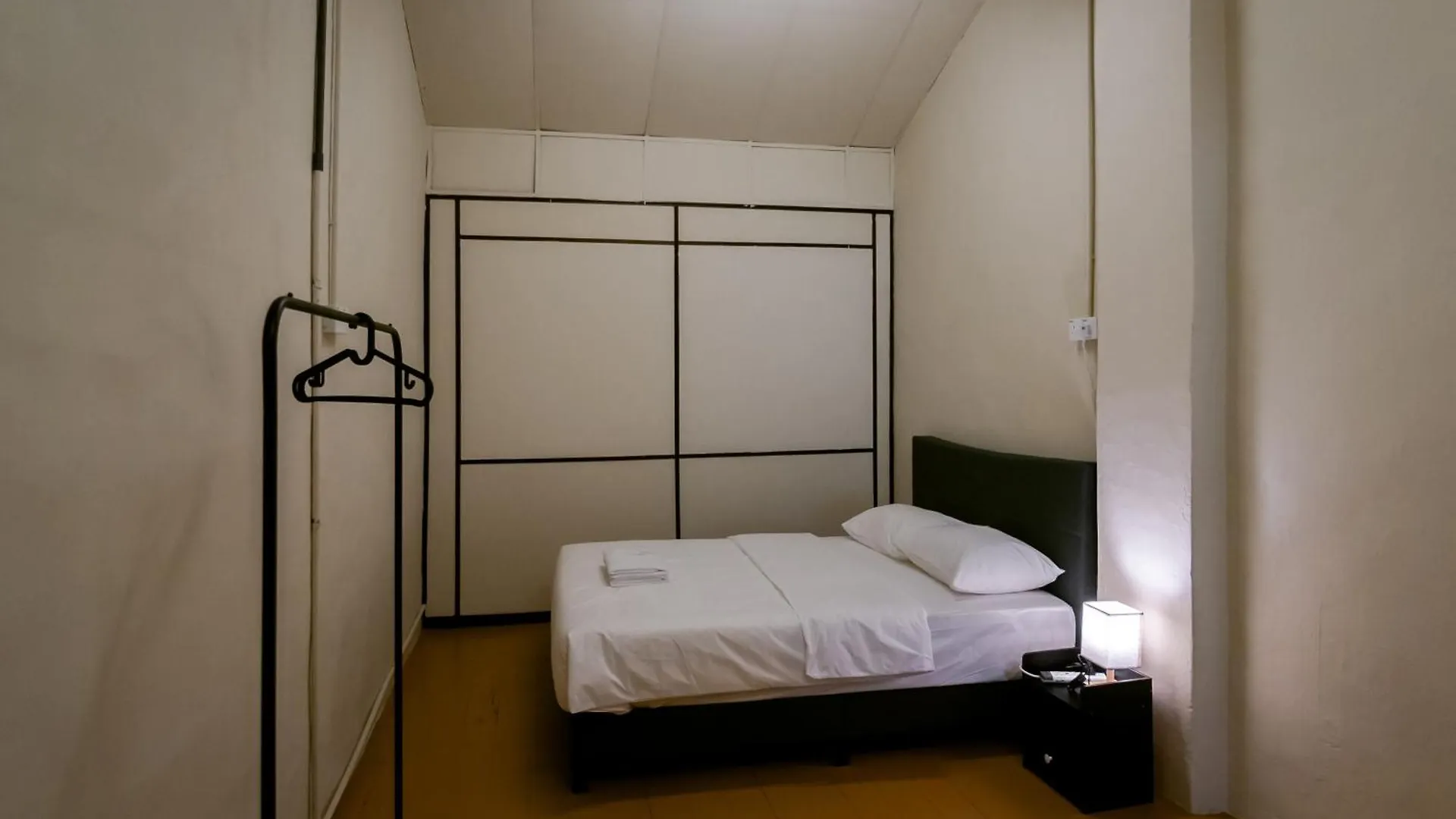 Aayu Pantai George Town Penang Hostel