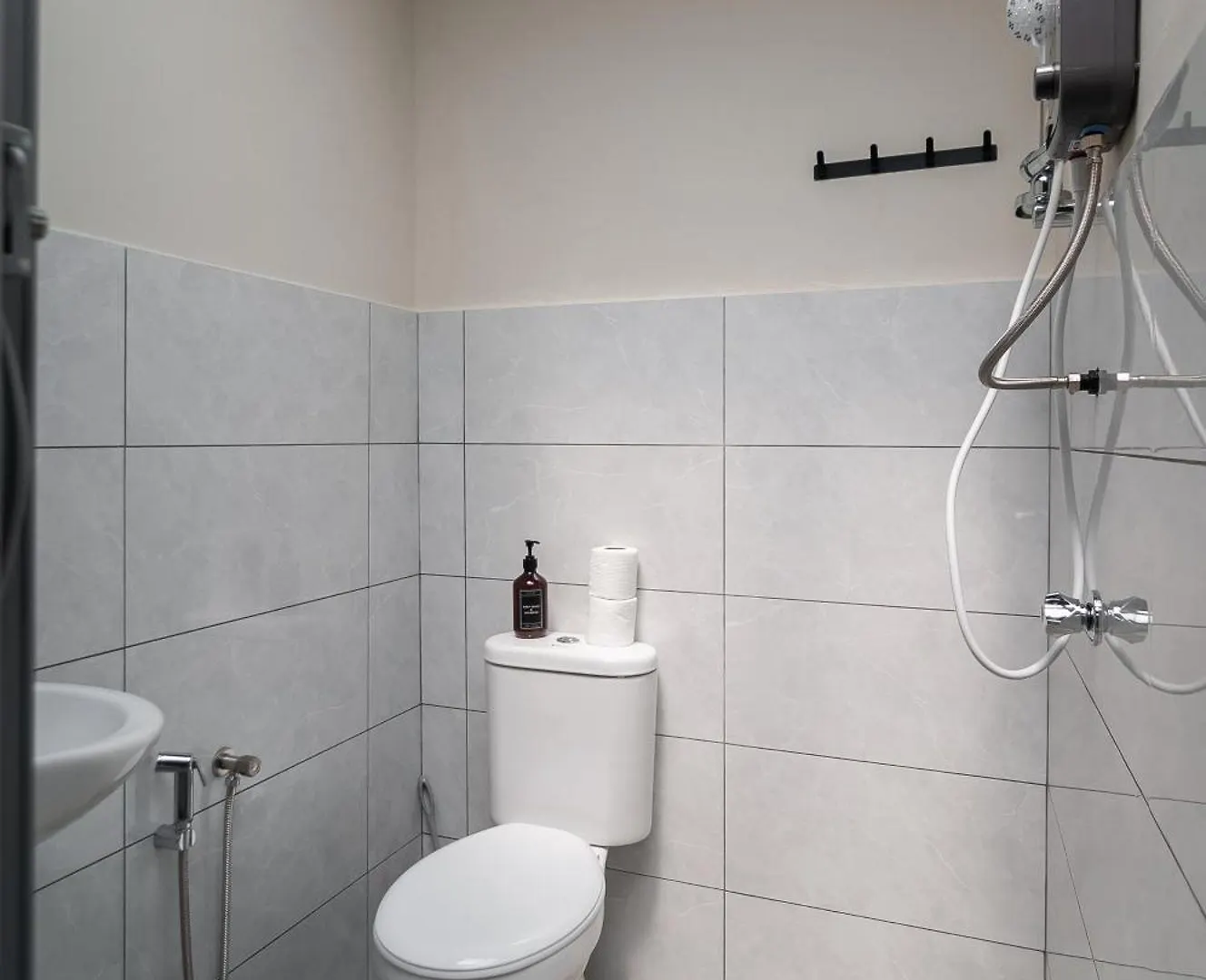 Aayu Pantai George Town Penang Hostel Malaysia